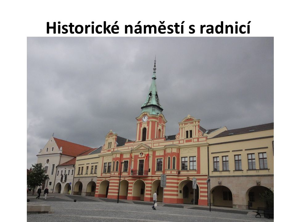 Historické náměstí s radnicí